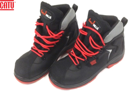 Safety shoes with insulating soles